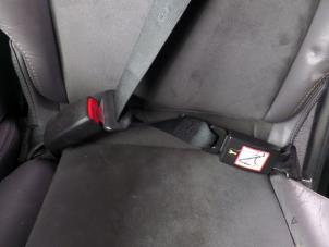 Używane Wtyk pasa bezpieczenstwa lewy tyl Nissan Almera Tino Cena na żądanie oferowane przez N Kossen Autorecycling BV