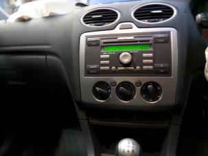 Used Radio CD player Ford Focus 2 1.6 Ti-VCT 16V Price on request offered by N Kossen Autorecycling BV