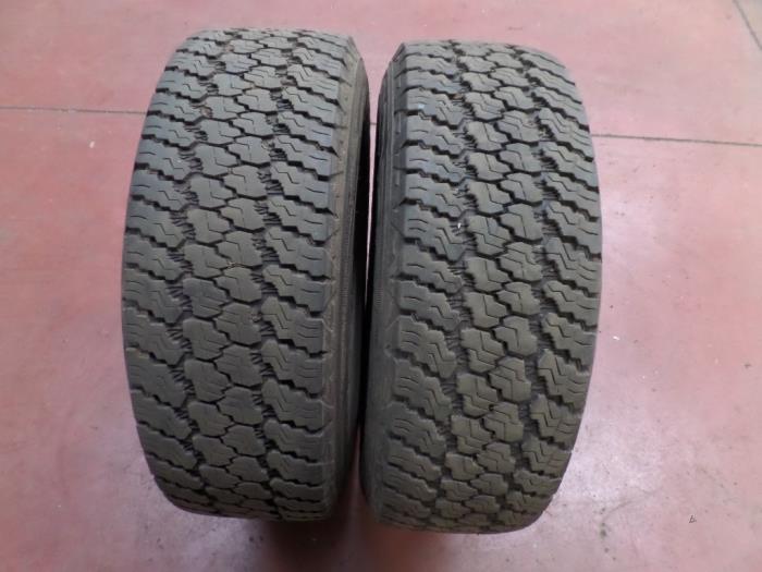 Używane Opona Cena na żądanie oferowane przez N Kossen Autorecycling BV
