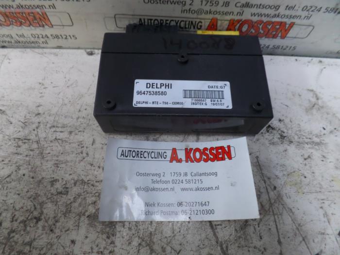 Używane Modul Comfort Peugeot 307 CC (3B) 1.6 16V Cena na żądanie oferowane przez N Kossen Autorecycling BV