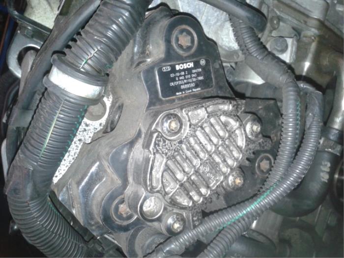 Begagnade Dieselpump Volvo V70 (SW) 2.4 D5 20V Pris på förfrågan erbjuds av N Kossen Autorecycling BV