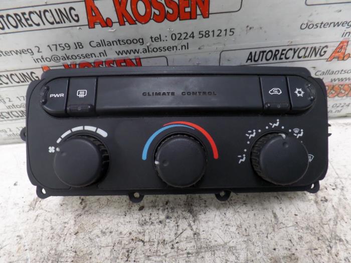 Używane Panel climatronic Dodge Ram Van 2.5 CRD Cena na żądanie oferowane przez N Kossen Autorecycling BV