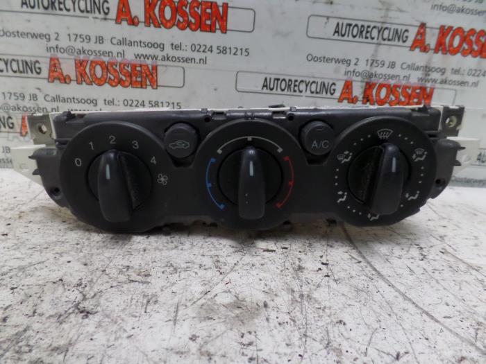 Używane Panel climatronic Ford Focus 2 1.6 TDCi 16V 110 Cena na żądanie oferowane przez N Kossen Autorecycling BV
