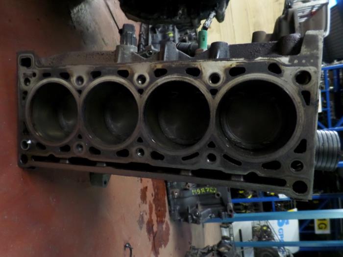 Usados Pistón Renault Espace Precio de solicitud ofrecido por N Kossen Autorecycling BV