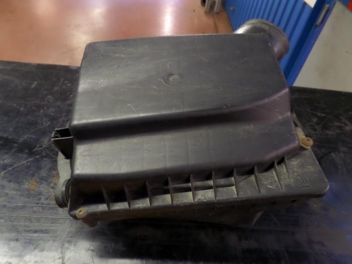 Begagnade Luftfilterhus Opel Zafira (F75) 2.2 16V Pris på förfrågan erbjuds av N Kossen Autorecycling BV
