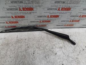 Used Front wiper arm Jeep Wrangler Unlimited (JK) 2.8 CRD 4x4 Price on request offered by N Kossen Autorecycling BV