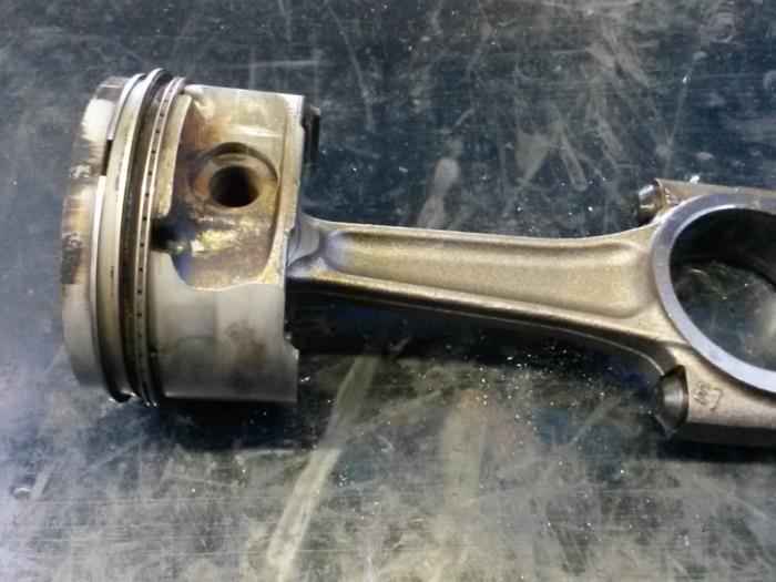 Usagé Bielle Peugeot 307 (3A/C/D) 1.6 16V Prix sur demande proposé par N Kossen Autorecycling BV