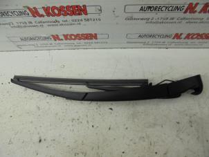 Used Rear wiper arm Smart Fortwo Coupé (451.3) 1.0 52 KW Price on request offered by N Kossen Autorecycling BV