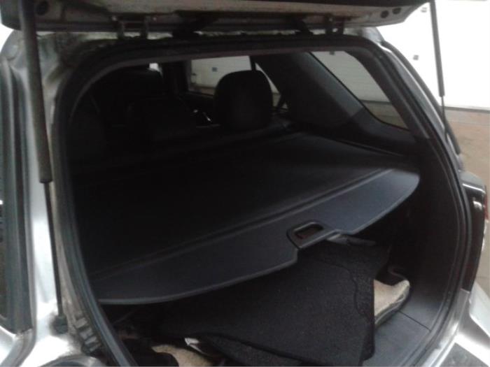 Luggage compartment cover from a Kia Sorento I (JC) 2.5 CRDi 16V VGT 2007