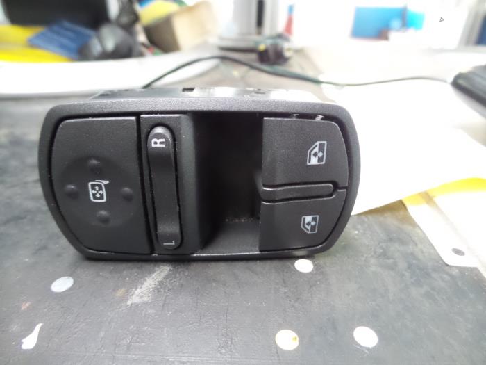 Używane Przelacznik lusterka Opel Corsa C (F08/68) 1.2 16V Twin Port Cena na żądanie oferowane przez N Kossen Autorecycling BV