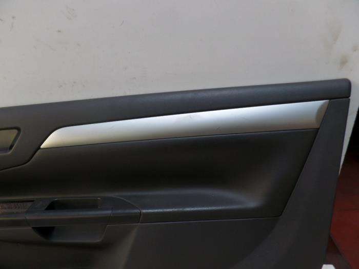 Tapicerka drzwi prawych wersja 2-drzwiowa z Opel Tigra Twin Top 1.4 16V 2005