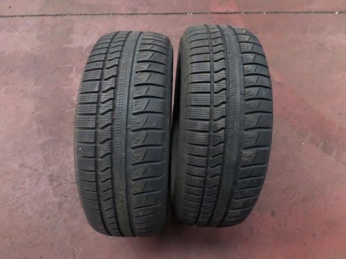 Używane Opona zimowa Cena na żądanie oferowane przez N Kossen Autorecycling BV