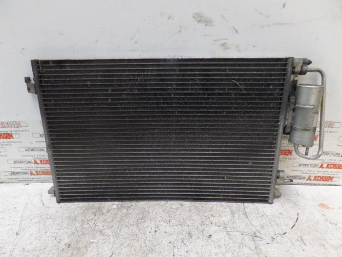 Air conditioning radiator from a Opel Vectra C GTS 2.2 DIG 16V 2005