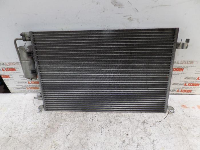 Air conditioning radiator from a Opel Vectra C GTS 2.2 DIG 16V 2005