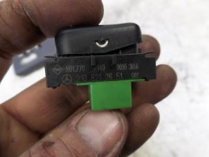 Usados Interruptor de calefactor luneta Mercedes A (W168) 1.7 A-170 CDI 16V Precio de solicitud ofrecido por N Kossen Autorecycling BV