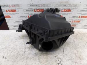 Usados Cuerpo de filtro de aire Opel Meriva 1.6 16V Precio de solicitud ofrecido por N Kossen Autorecycling BV