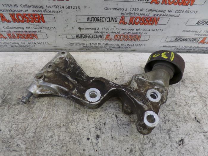 Usagé Support dynamo haut Jeep Wrangler Unlimited (JK) 2.8 CRD 4x4 Prix sur demande proposé par N Kossen Autorecycling BV