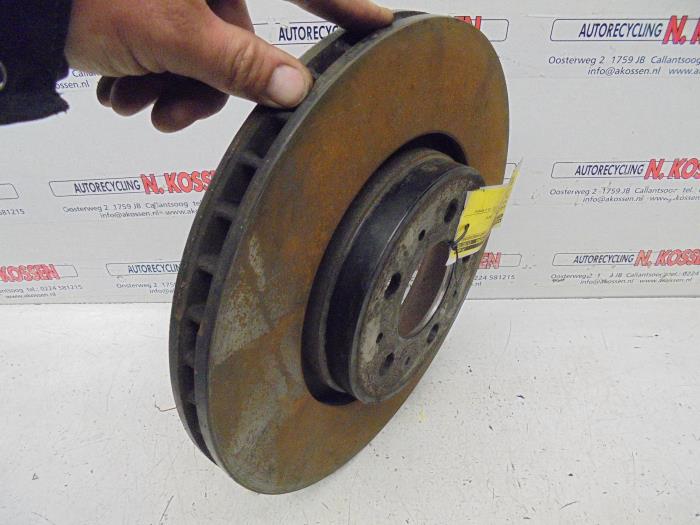Front brake disc from a Volvo V70 (SW) 2.4 T5 20V 2004