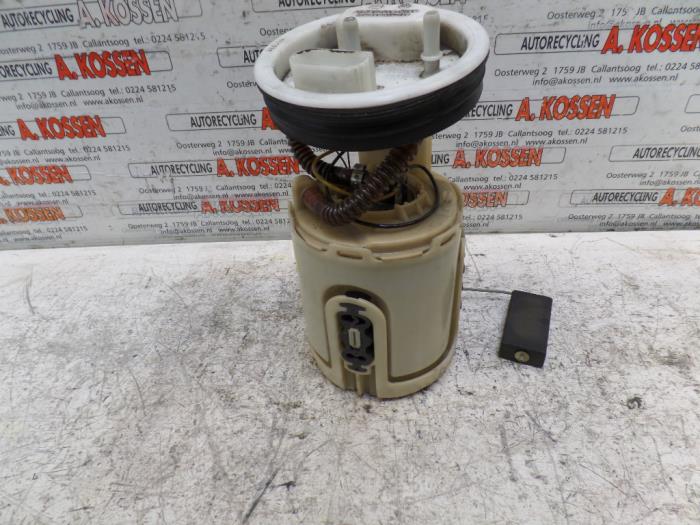 Usagé Pompe essence Volkswagen Polo III (6N1) 1.6i 75 Prix sur demande proposé par N Kossen Autorecycling BV