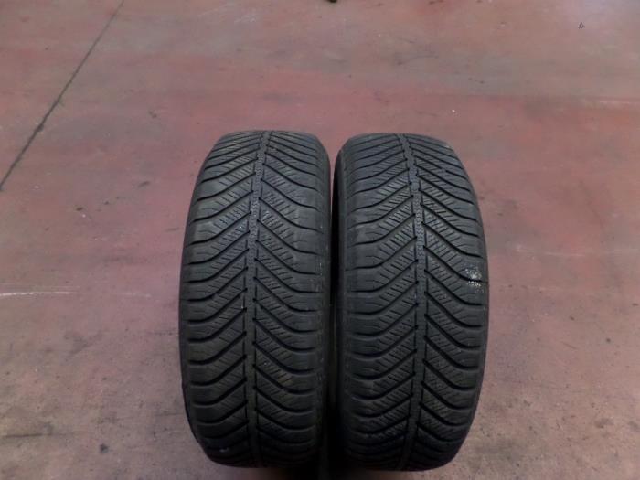 Używane Opona zimowa Cena na żądanie oferowane przez N Kossen Autorecycling BV