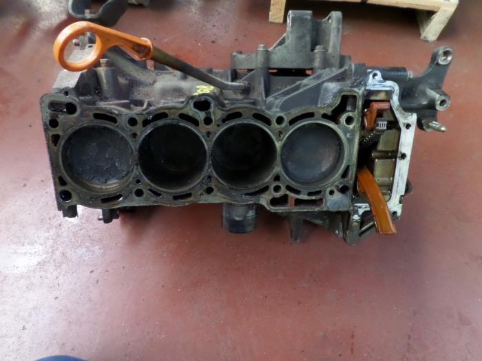 Usagé Piston Nissan Almera Tino Prix sur demande proposé par N Kossen Autorecycling BV