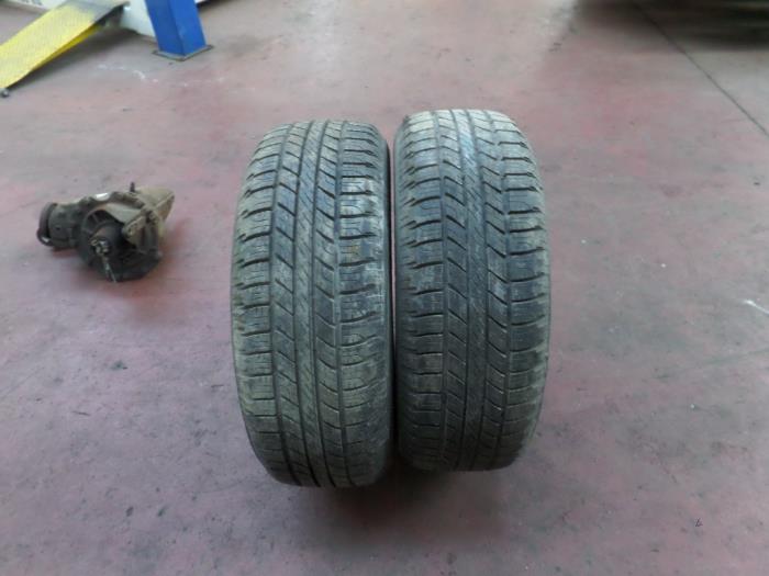 Używane Opona zimowa Cena na żądanie oferowane przez N Kossen Autorecycling BV
