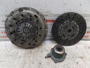 Used Clutch kit (complete) Landrover Discovery III (LAA/TAA) 2.7 TD V6 Price on request offered by N Kossen Autorecycling BV