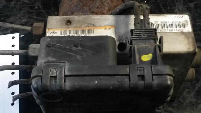 Używane Pompa ABS Chrysler 300 M 3.5 V6 24V Cena na żądanie oferowane przez N Kossen Autorecycling BV
