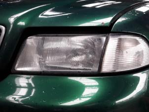 Usagé Phare gauche Audi A4 Avant (B5) 1.8 20V Prix sur demande proposé par N Kossen Autorecycling BV
