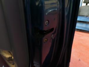 Używane Mechanizm blokady drzwi prawych przednich wersja 4-drzwiowa Nissan Almera Tino (V10M) 2.2 Di 16V Cena na żądanie oferowane przez N Kossen Autorecycling BV