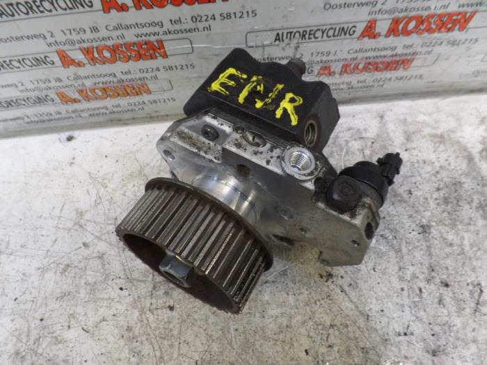 Begagnade Dieselpump Chrysler Voyager Pris på förfrågan erbjuds av N Kossen Autorecycling BV