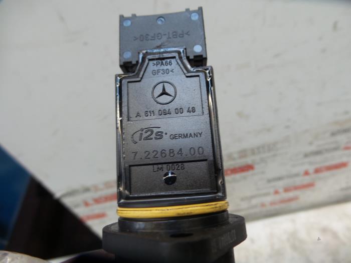 Luftmassenmesser van een Mercedes-Benz E (W210) 2.2 E-200 CDI 16V 2001