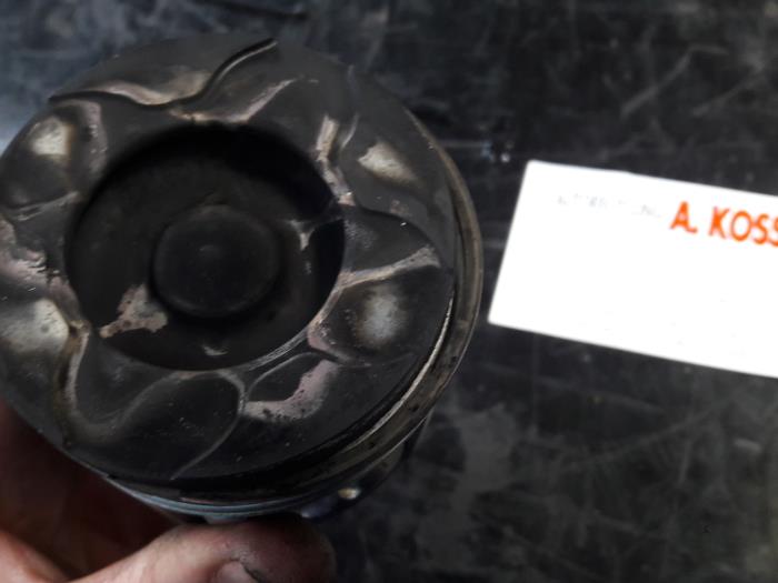Usagé Piston Citroen Jumpy Prix sur demande proposé par N Kossen Autorecycling BV