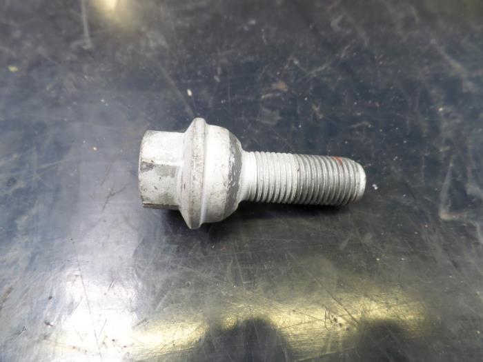 Wheel bolt from a Volkswagen Crafter 2.0 TDI 2013