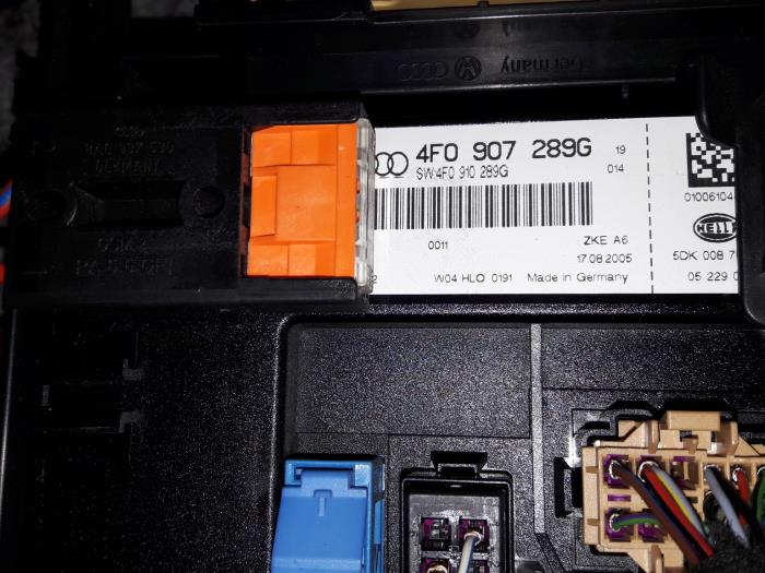 Fuse box from a Audi A6 2005