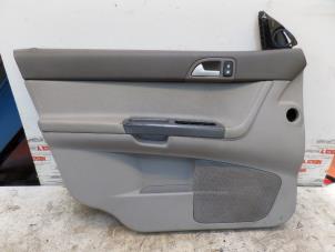 Usados Tapizado de puerta de 4 puertas izquierda delante Volvo V50 (MW) 1.8 16V Precio de solicitud ofrecido por N Kossen Autorecycling BV