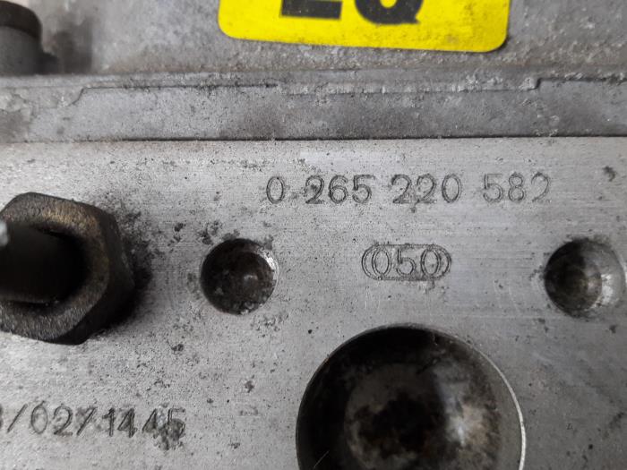 ABS pump from a Opel Vectra B (36) 2.2 16V Ecotec 2001