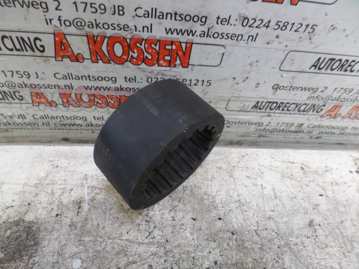 Gebrauchte Multiriemen Volkswagen Transporter/Caravelle T5 2.5 TDi Preis auf Anfrage angeboten von N Kossen Autorecycling BV