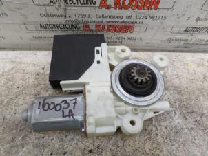 Usados Motor de ventanilla de puerta Volvo V50 (MW) 1.8 16V Precio de solicitud ofrecido por N Kossen Autorecycling BV