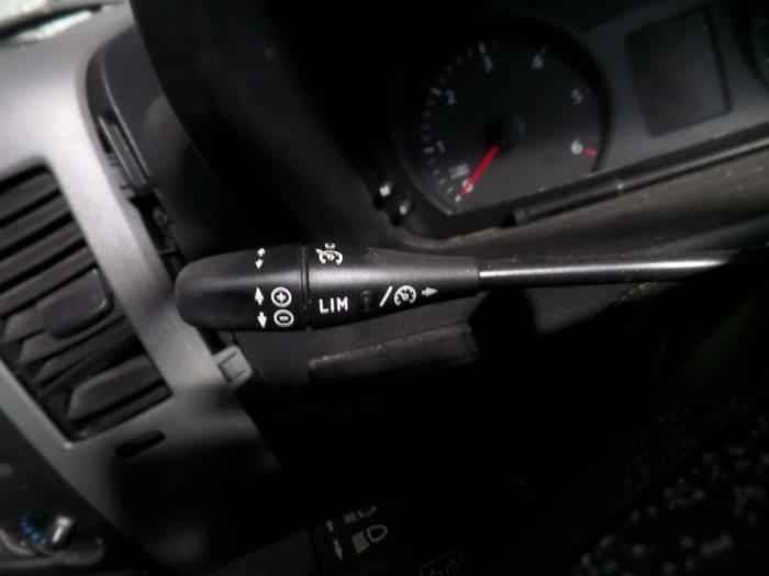 Cruise control switch from a Volkswagen Crafter 2.0 TDI 2013