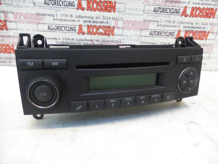 Radio CD player from a Volkswagen Crafter 2.0 TDI 2013