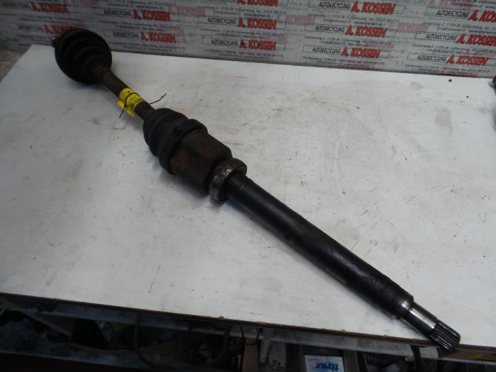 Drivaxel, höger fram från en Ford Transit Connect 2007