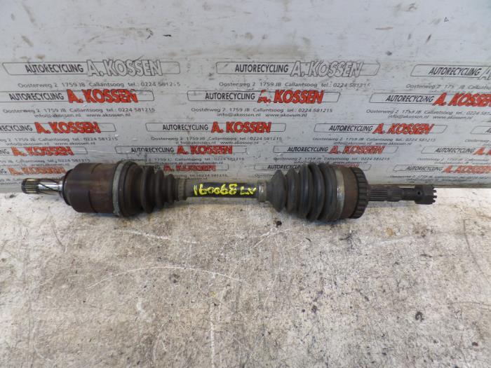 Front drive shaft, left from a Opel Tigra 2005