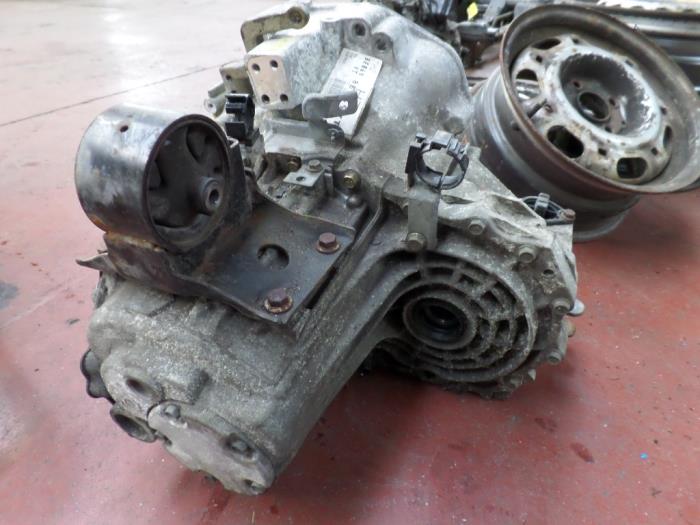 Używane Skrzynia biegów Nissan Almera Tino Cena na żądanie oferowane przez N Kossen Autorecycling BV
