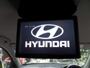 Used DVD screen Hyundai Santafe Price on request offered by N Kossen Autorecycling BV
