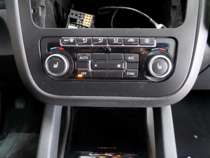 Używane Panel climatronic Volkswagen Golf V (1K1) 1.9 TDI Cena na żądanie oferowane przez N Kossen Autorecycling BV