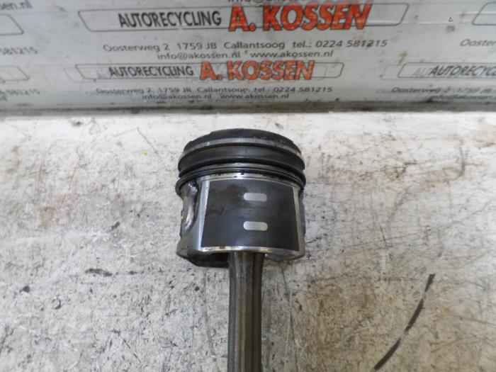 Usagé Piston Volvo V50 Prix sur demande proposé par N Kossen Autorecycling BV