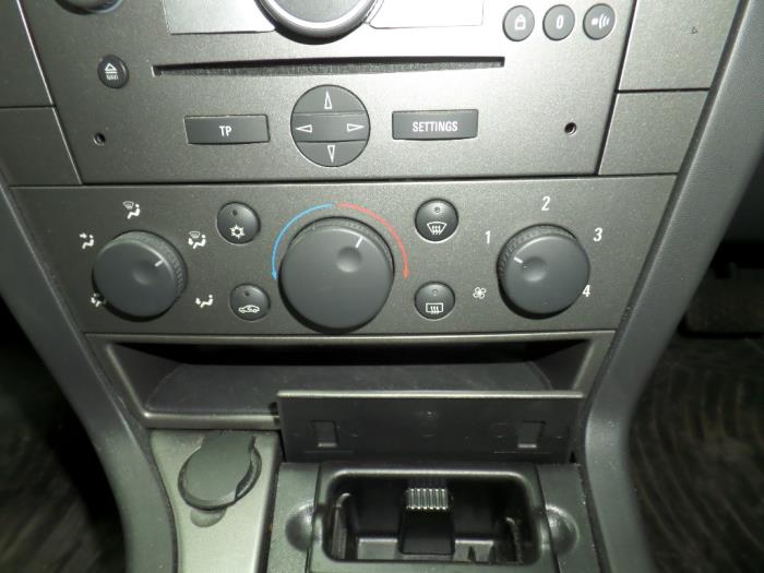 Używane Panel climatronic Opel Signum Cena na żądanie oferowane przez N Kossen Autorecycling BV