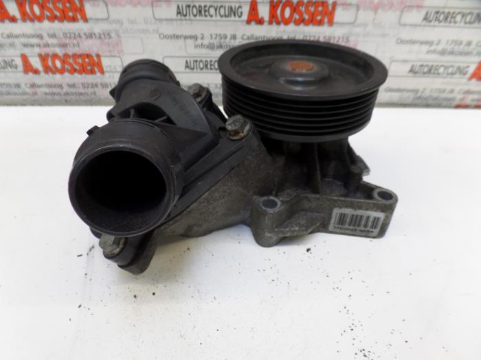 Begagnade Vattenpump BMW 5-Serie Pris på förfrågan erbjuds av N Kossen Autorecycling BV