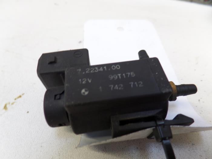 Vacuum relay from a BMW Z3 2001